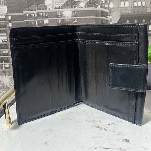Authentic Gucci Leather Wallet - Picture 4 of 15